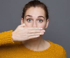 چگونه بوی بد دهان را درمان کنیم؟