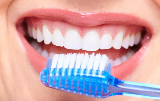 مسواک زدن دندان ها ، چندوقت یک بار مسواک بزنیم ؟ - مجله آقای دندان